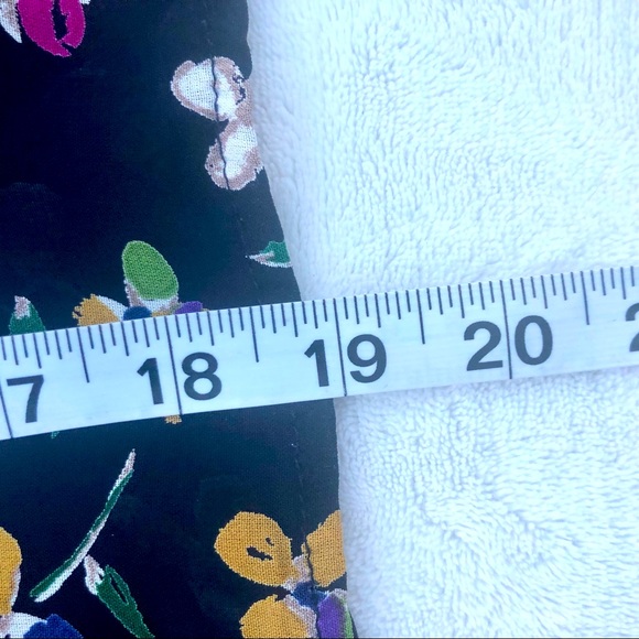 Harold's Skirt Floral Mini Black Sz. 8 - Picture 5 of 7